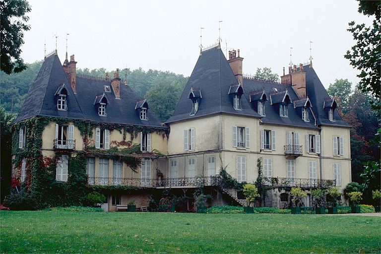 Façade postérieure du château vue depuis le sud-est.