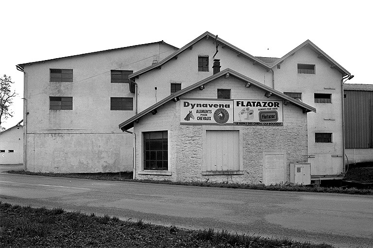 Pignons nord.Anciens bureaux au premier plan et anciennes salles de mouture.