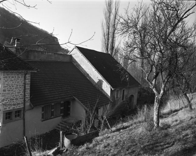 Aile nord.Logement et ferme.