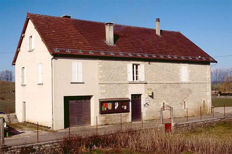 Vue de trois quarts gauche.