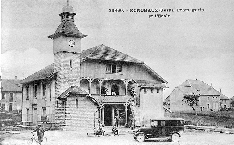 Ronchaux (Jura). Fromagerie et l'Ecole.