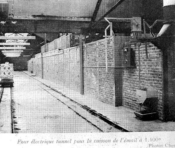 Le four de cuisson biscuit.