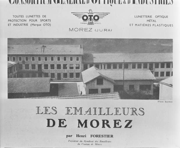 Vue d'ensemble des façades sur la rue de l'Industrie. Photographie, s.d. [2e quart 20e siècle, décennie 1940].  