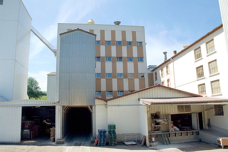 Magasins industriels.