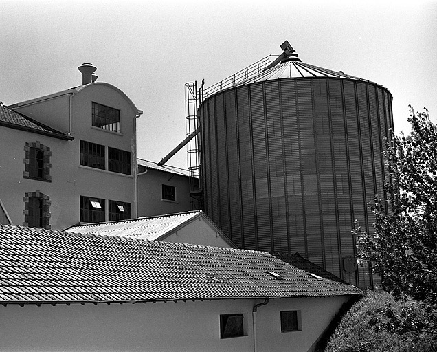 Silos.