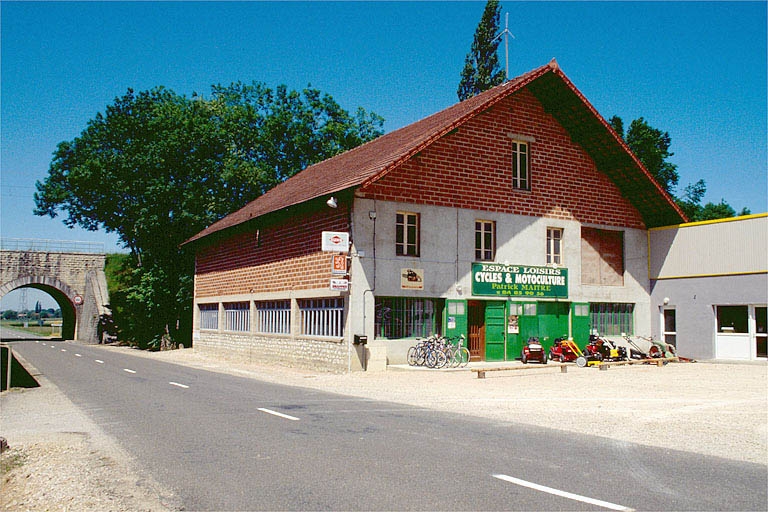 Entrepôt industriel.