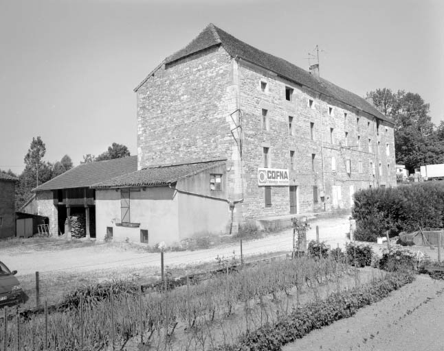 Parties agricoles et atelier de fabrication depuis le sud-est.