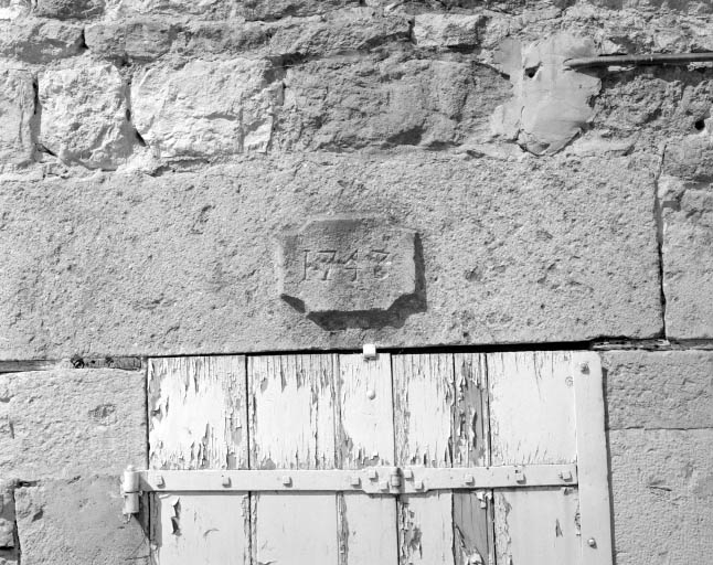 Date portée sur un linteau de la façade antérieure.