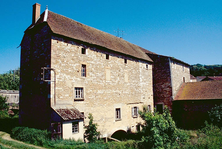 Façade postérieure de trois quarts gauche.