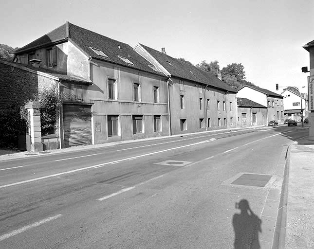 Bureau, remise, atelier de réparation et logement depuis le nord-est.