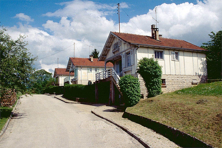 Logements d'ouvriers depuis l'ouest.