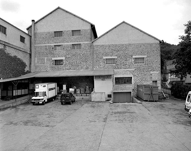 Murs-pignons postérieurs de l'atelier de fabrication.