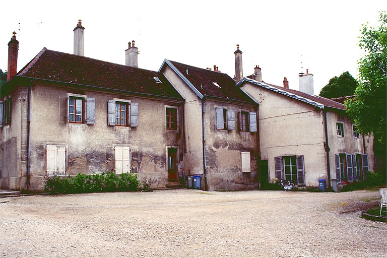 Logement et bureau depuis le nord-est.