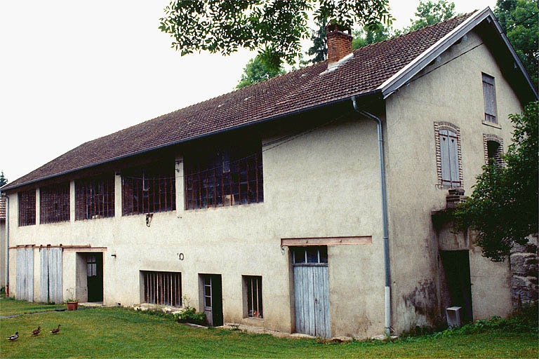 Bâtiment renfermant l'atelier de fabrication, l'atelier de réparation et l'entrepôt industriel.