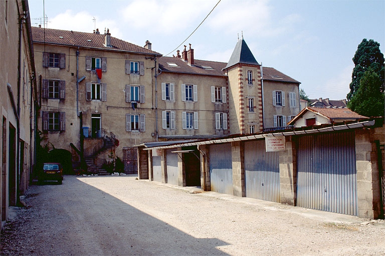 Logement patronal depuis le nord-est.