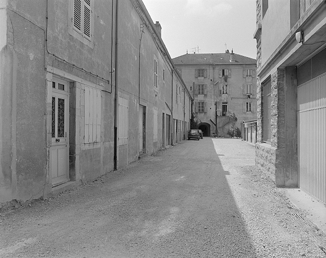 Bureau, entrepôt industriel et logement patronal.