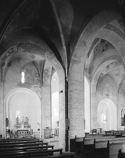 Les absidioles de l'église vues depuis le bas-côté nord.