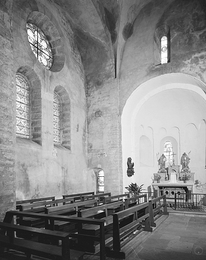 L'absidiole nord et le mur nord du transept de l'église.