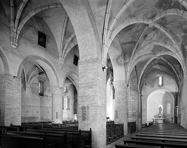 Elévation intérieure nord de l'église vue depuis le bas-côté sud.