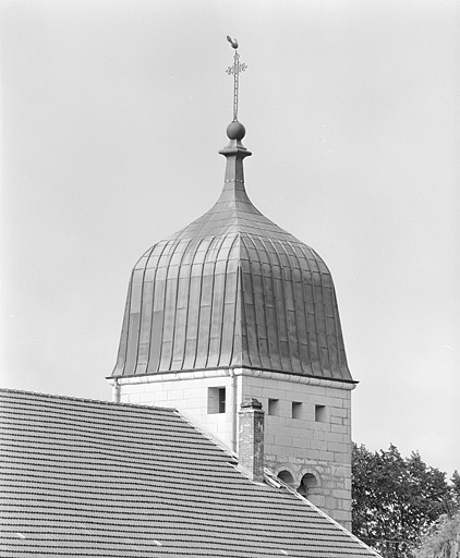 Partie supérieure de la tour-clocher.