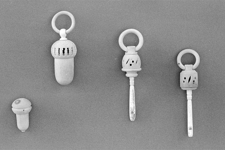 Exemples de travail de l'ivoire.