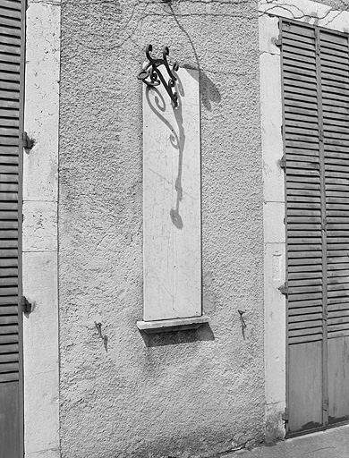 Détail du cadran solaire de la demeure.