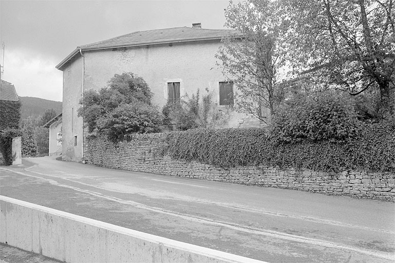 Face sud depuis la rue du curé Marquis.