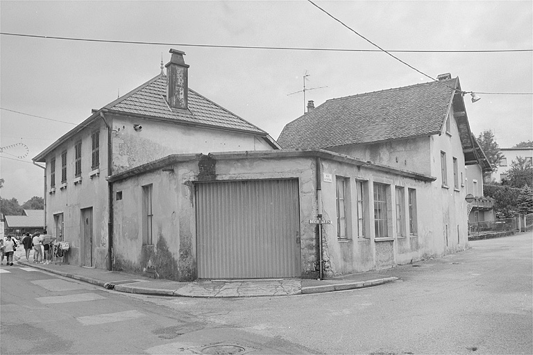 Ancienne mairie et ancienne fromagerie.