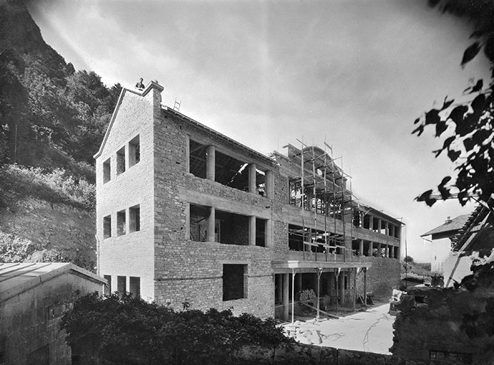 [L'atelier de fabrication de la fromagerie en construction].