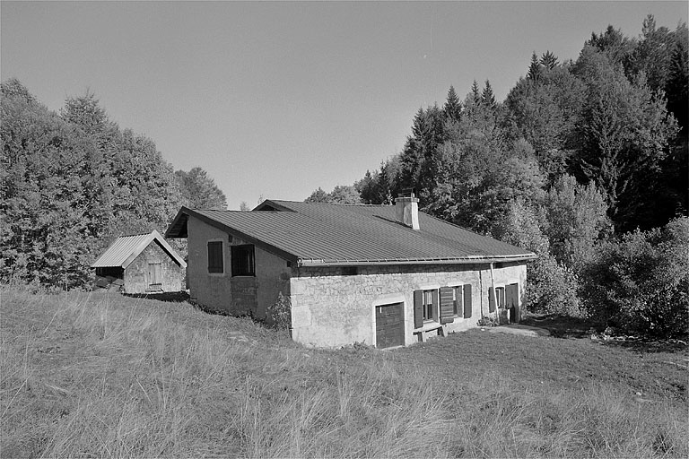 Façade antérieure et face sud-ouest.