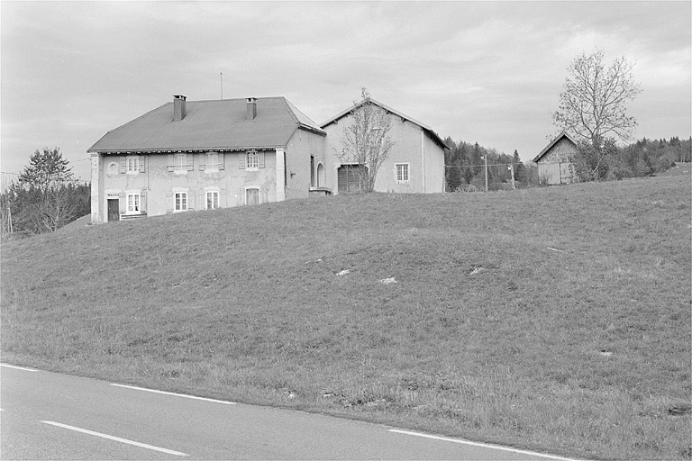 Ferme, édifice commercial