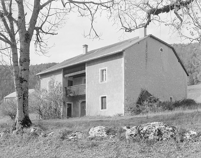 Façade antérieure et face nord-est.