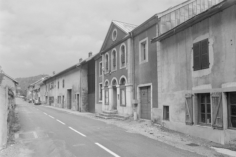 Vue depuis la rue principale.