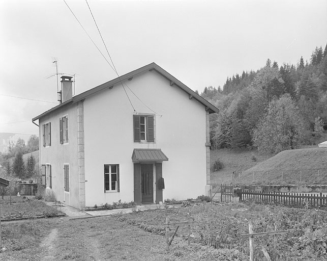 Façade postérieure et face nord-est.