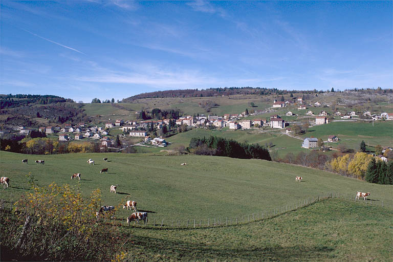 Le village de Septmoncel depuis le hameau sur l'Etain.