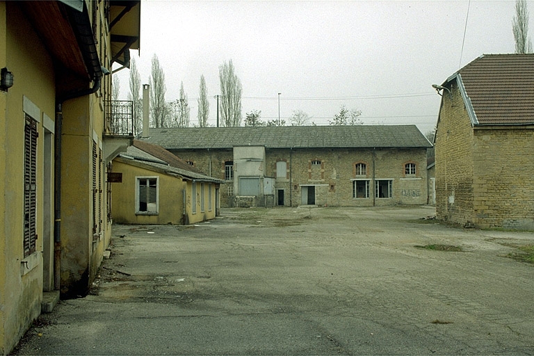 Pièces d'affinage depuis l'entrée.