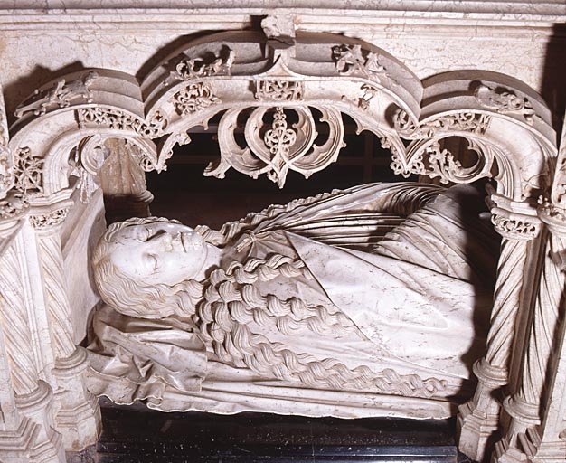 Abbaye Saint-Nicolas de Tolentin, à Brou (Bourg-en-Bresse, Ain) : gisant de Marguerite d'Autriche (1531), en albâtre de Saint-Lothain.