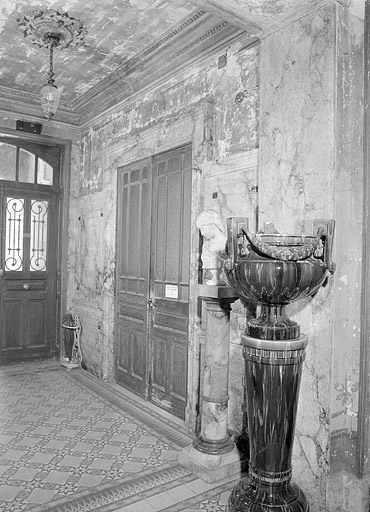 Vestibule.