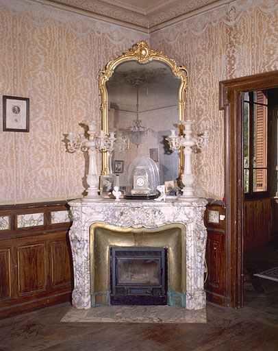 Cheminée du salon.Modèle n° 110, en paonazzo bréché.