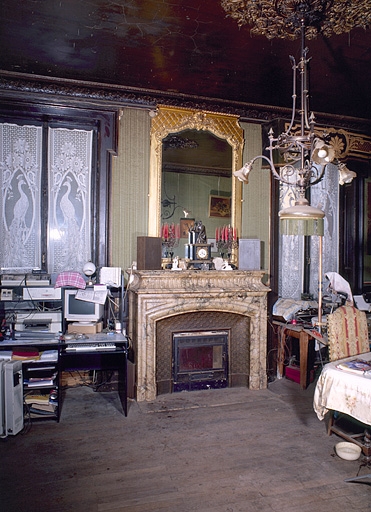 Cheminée de la salle à manger.Modèle n° 37 (n° 241 Millerant), en escalettes.