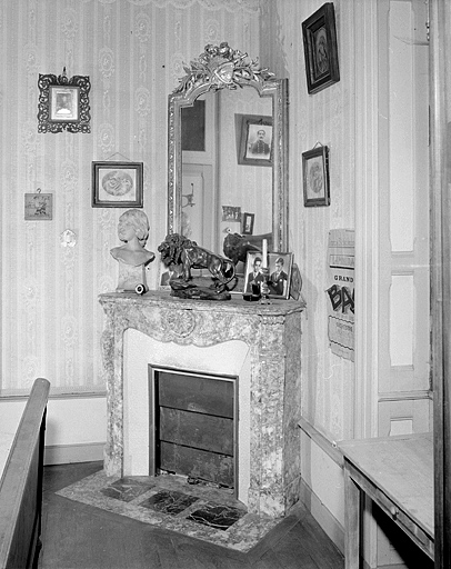 Cheminée de la chambre à coucher ouest.