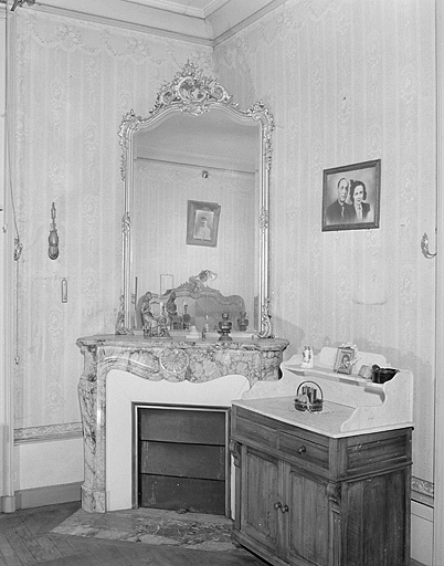 Cheminée de la chambre à coucher sud.