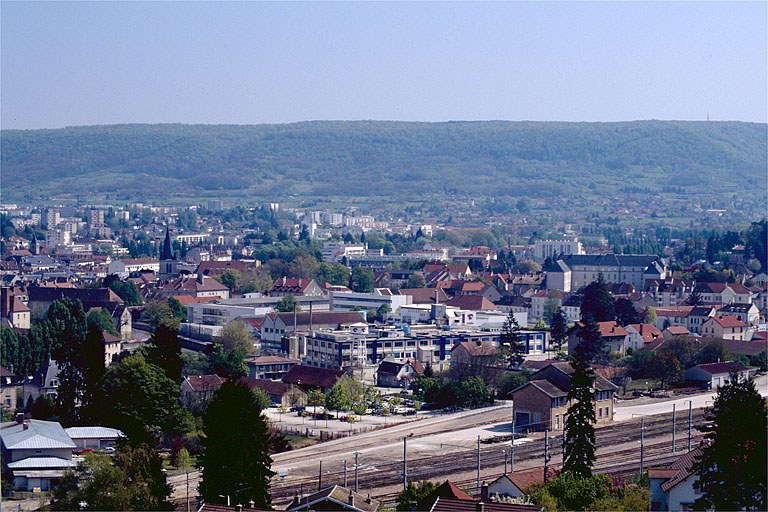 Vue d'ensemble de la ville depuis le sud-est.