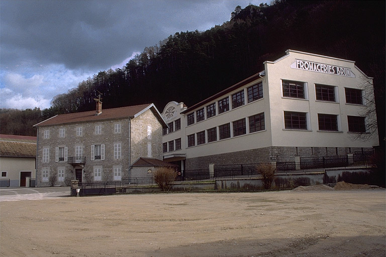 Logement patronal et atelier de fabrication depuis le nord-ouest.