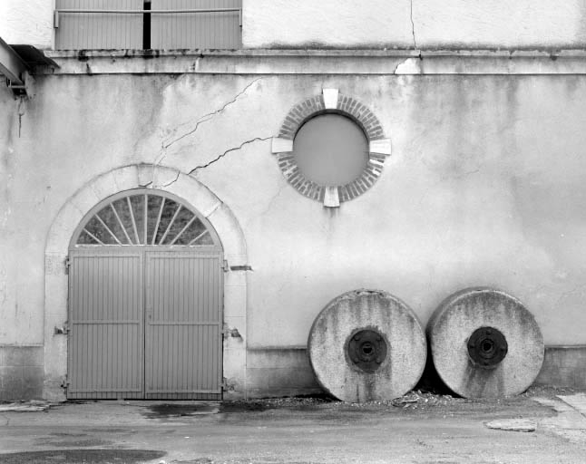 Atelier de fabrication est : détail de la façade.