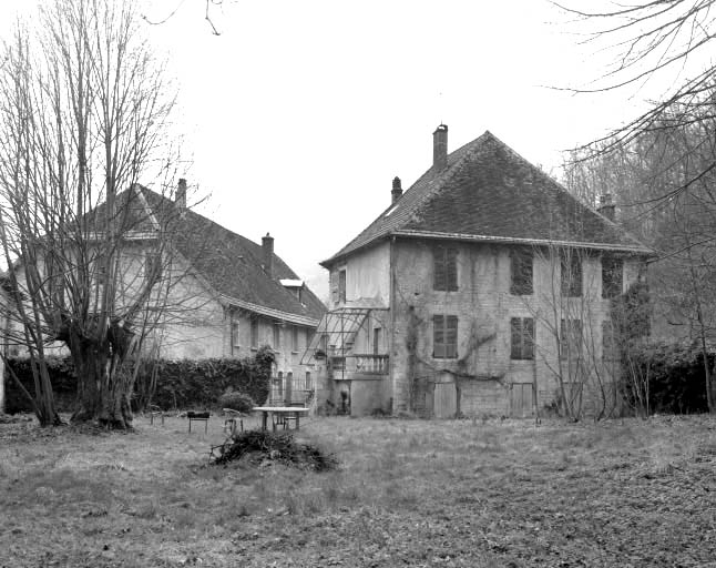 MOulin à papier (?), puis logement d'ouvriers, et logement patronal.