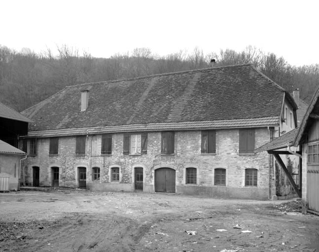 Moulin à papier (?), puis logements d'ouvriers.