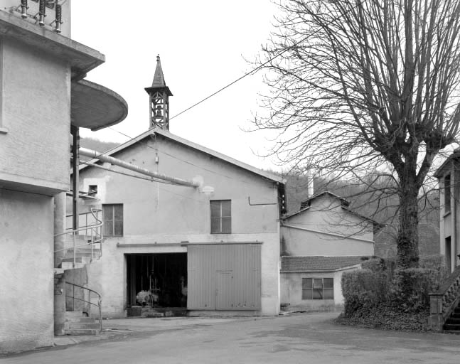 Atelier de fabrication et chaufferie.
