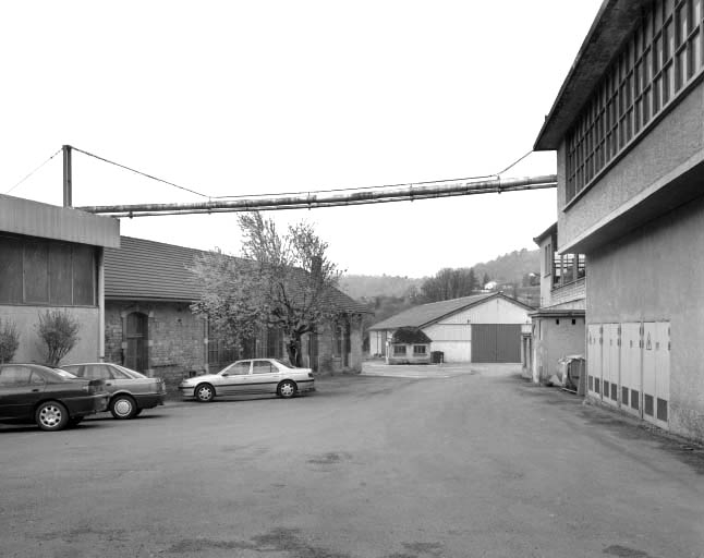 Vue des ateliers depuis les bureaux.