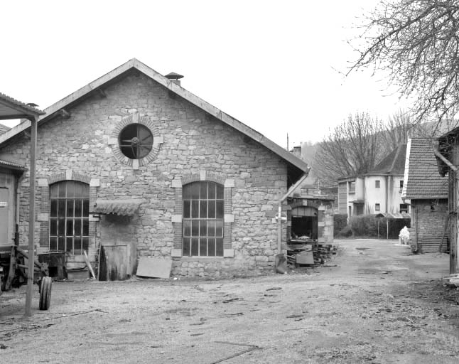 Pignon sud d'un atelier de fabrication.